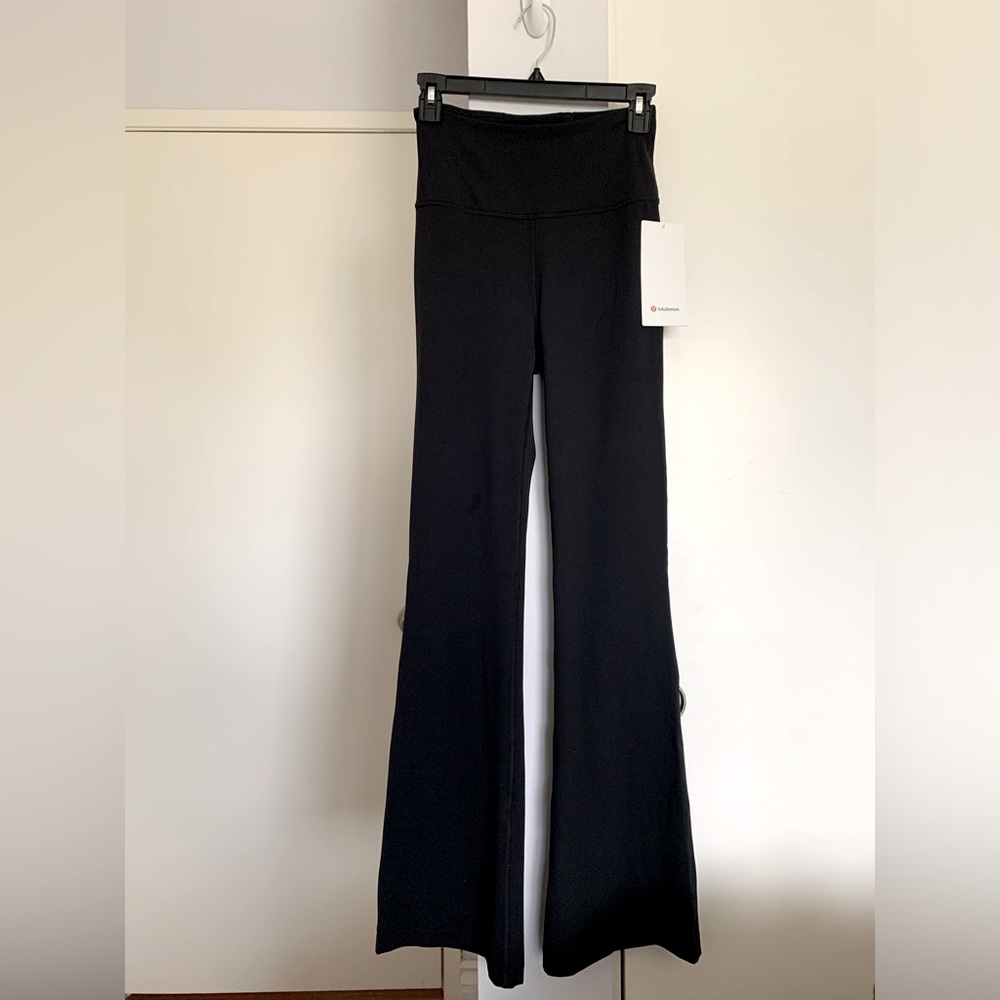Lululemon Groove SHR Nulu Flared Pant *Regular Size 6 NWT